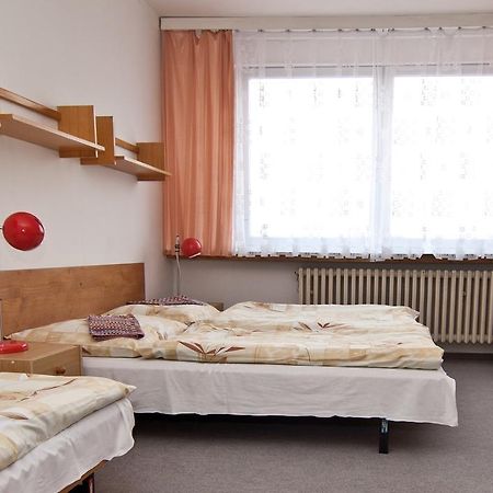 Domov Mladeze A Skolni Jidelna Karlovy Vary Hotel Room photo