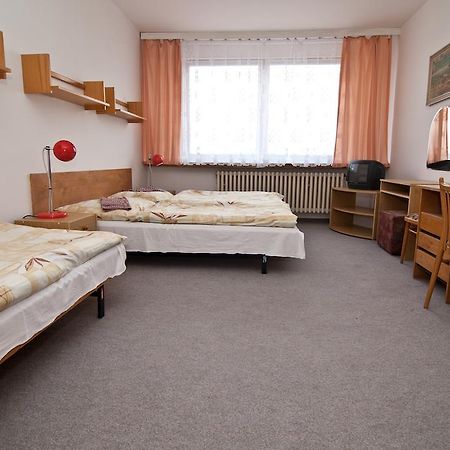 Domov Mladeze A Skolni Jidelna Karlovy Vary Hotel Room photo