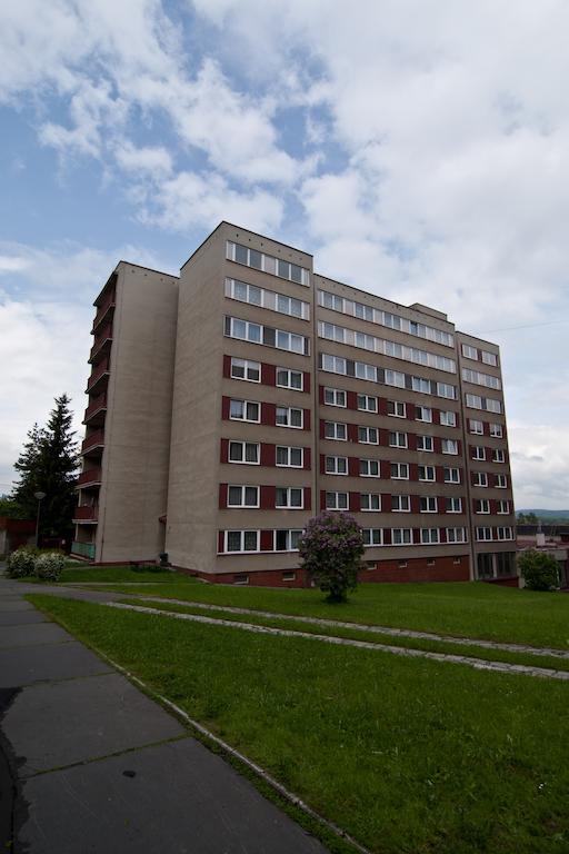 Domov Mladeze A Skolni Jidelna Karlovy Vary Hotel Exterior photo